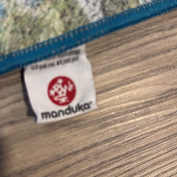 Yogitoes yoga mat towel . Excellent condition. Strong grip dots - Picture 2 of 3